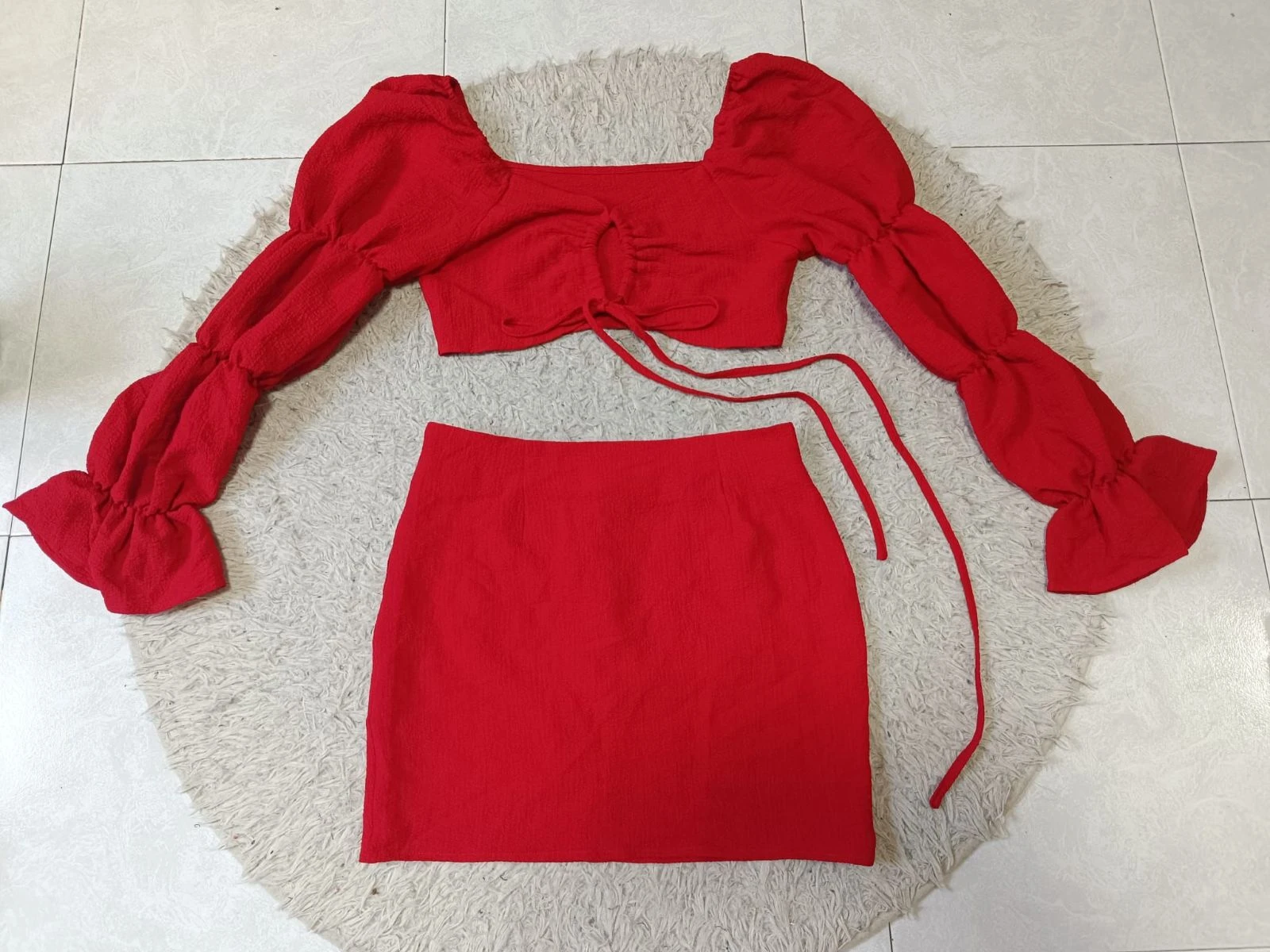 Rode rok en croptop set. Dames rok en top set – photo 5